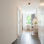 Urban Chic - Pereca Cozy & Stylish In Apartment
