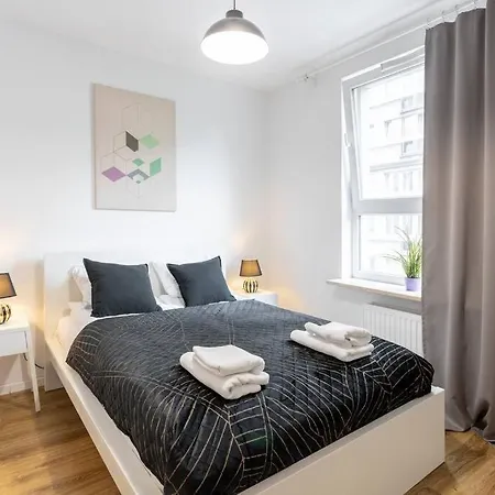 Urban Chic - -cozy And Stylish - Rondo Onz - Pereca Apartment